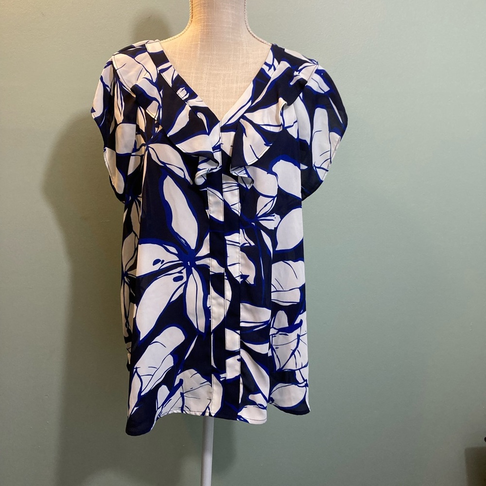 Liz Claiborne
American Navy Floral Blouse
size OX